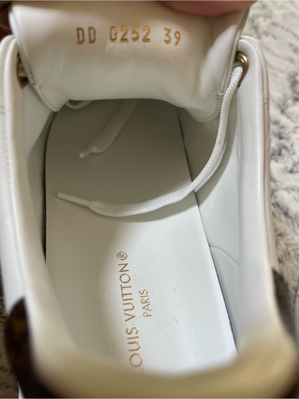 Louis Vuitton White Leather Monogram Low-Top Sneakers with Gold Eyelets - Picture 4 of 6